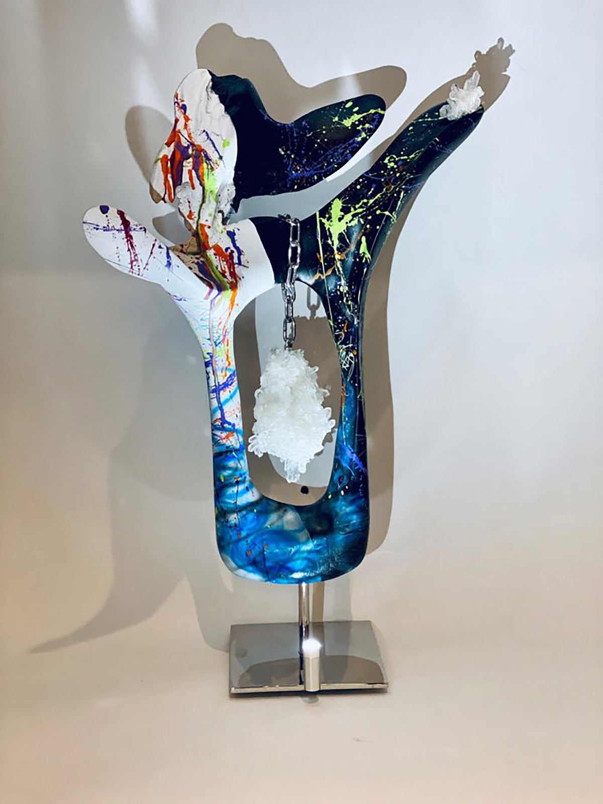Dorit Schwartz – The Offering, original sculpture in quartz crystal, painted teak wood and high-polish stainless steel base