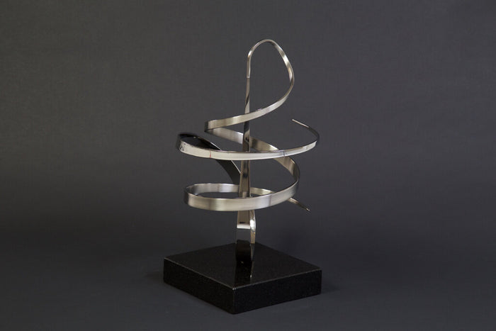 Gary Traczyk – Orbit, original sculpture in stainless steel on granite