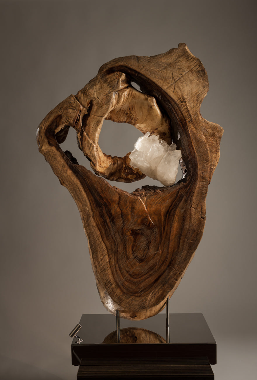 Dorit Schwartz – Beating heart, original sculpture in white quartz, acacia wood and high polish stainless steel light
