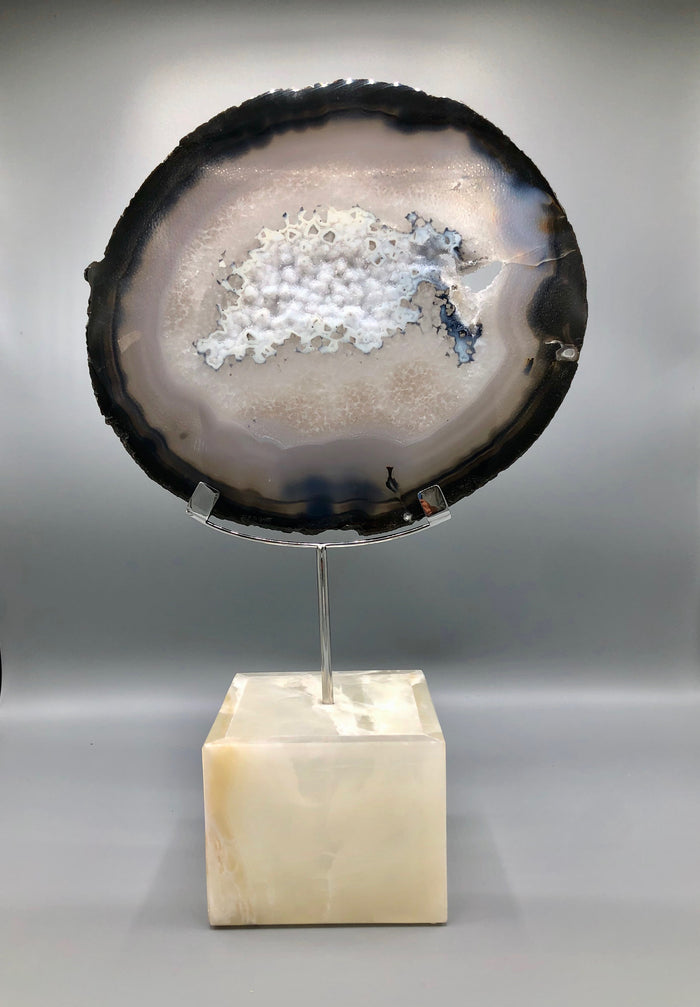 Dorit Schwartz – AGT 1005, original sculpture in Brazilian agate on onyx base
