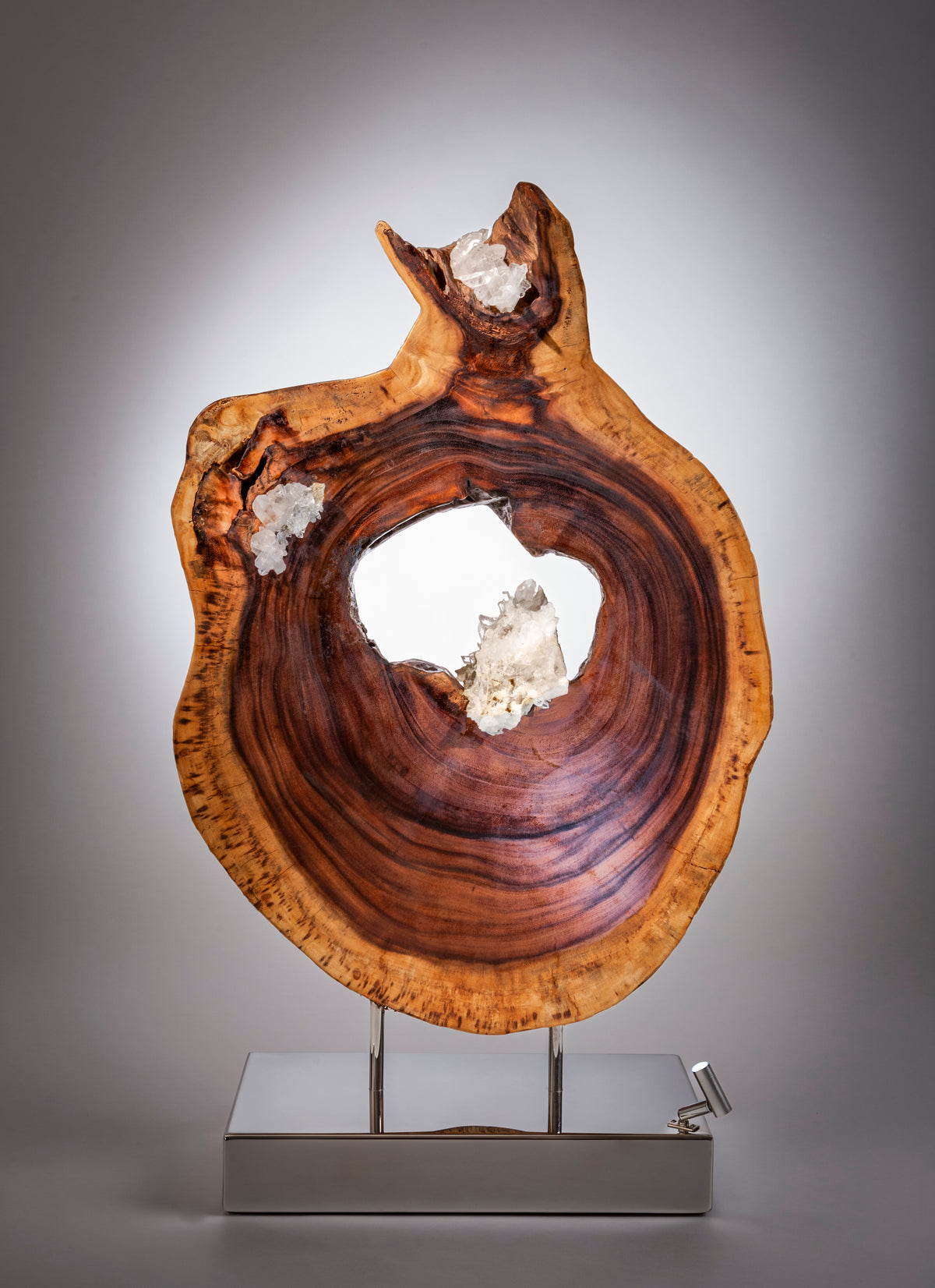 Dorit Schwartz – Graceful Core, original sculpture in quartz cluster acacia wood and high polish stainless-steel base